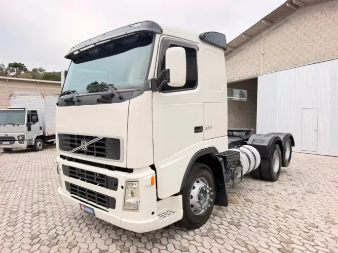 VOLVO FH 380 6X2 ANO 06 COM 750 MIL KM.