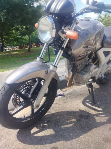 Único dono com manual e chave reserva troco por moto menor cilindrada