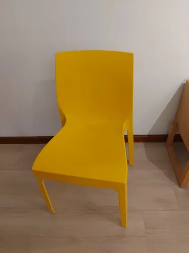Cadeira Tramontina Alice Amarelo Mostarda Brilho em Polipropileno