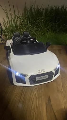 Carrinho Elétrico infantil Audi R8 Spyder V10- com controle remoto