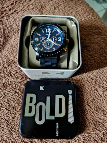 Relógio fóssil 100 por cento original valor R$1600
