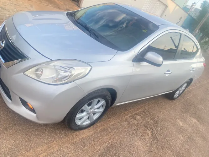 Nissan Versa SL 1.6 16V Flex Fuel 4P Mec. 2013