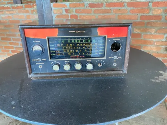 Rádio Antigo General Electric (GE) Valvulado - Vintage - Peça de Colecionador