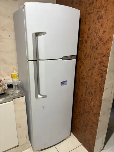 GELADEIRA FROST FREE EM PERFEITO ESTADO ORIGINAL DE FÁBRICA ENTREGA GRÁTIS REGIÃO METROPOL