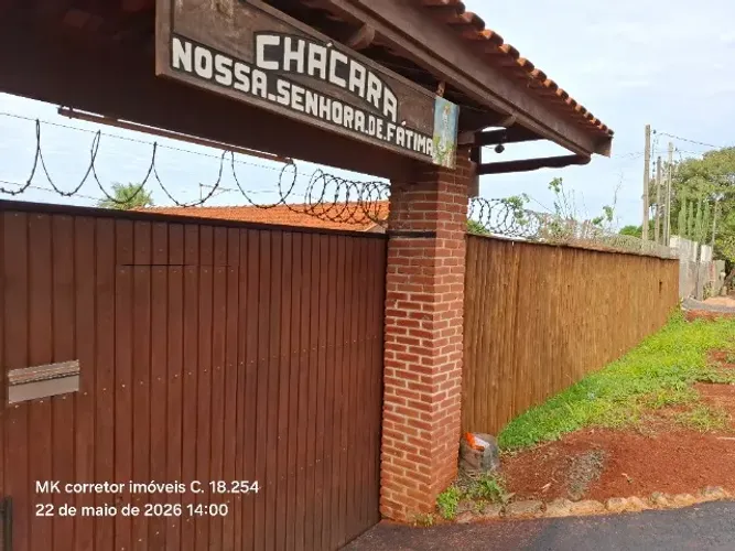 Chácara com 2.250 m2 no Marajoara, com casa, piscina, churrasqueira, espaço amplo.