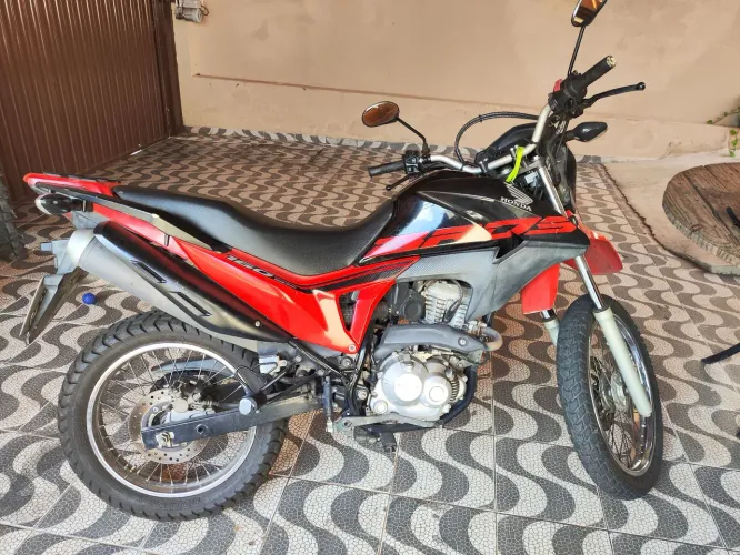 Vendo moto Bros 160cc ano 2017/18 com apenas 30.200km...