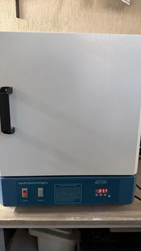 Estufa Bacteriológica marca NOVA 40 Litros