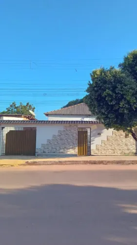 Casa para alugar no bairro São José Operário - 2 quartos, sendo 1 suíte, ampla e murada