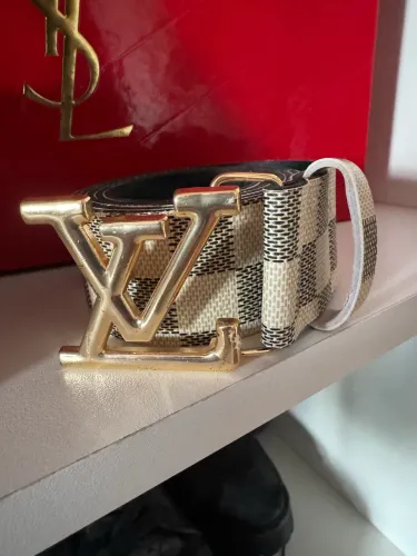 Cinto Louis Vuitton xadrez inspired