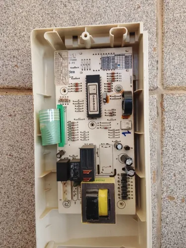 Peças novas e usadas para microondas e máquinas de lavar