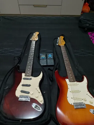 Vendo duas guitarras condor