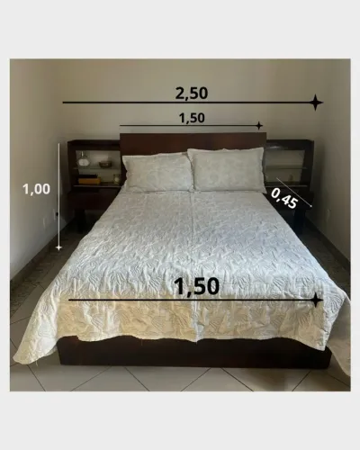 Cama de Casal Madeira Imbuia Cabeceira Gavetas e Mesa de Cabeceira