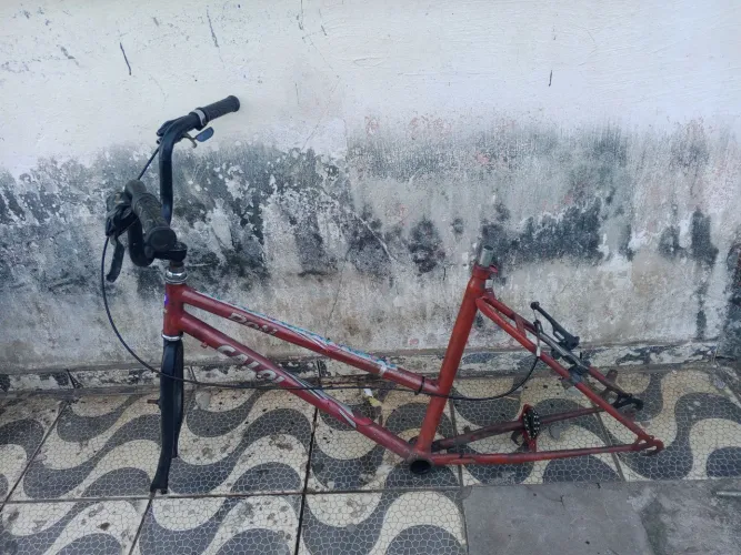 Quadro "Caloi" já incluindo guidão e garfo.