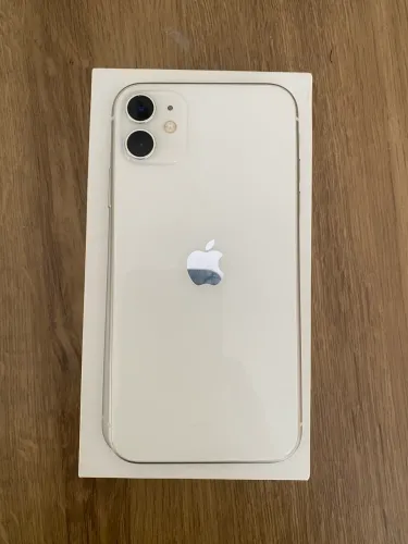 Vende-se iPhone 11 branco 64gb