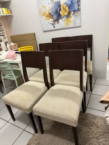 Vendo Jogo de 6 cadeiras e aparador