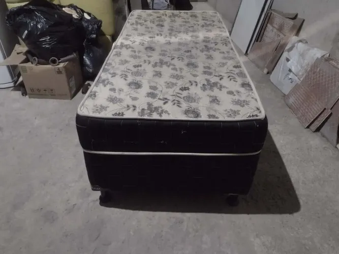Cama box de solteiro com colchão