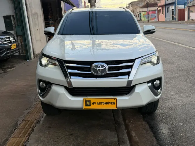 Toyota Hilux SW4 SRX 4X4 2.8 TDI 16V Dies. Aut. 2016