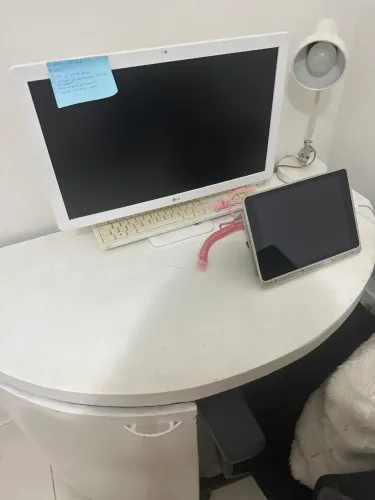 escrivaninha de madeira branca 