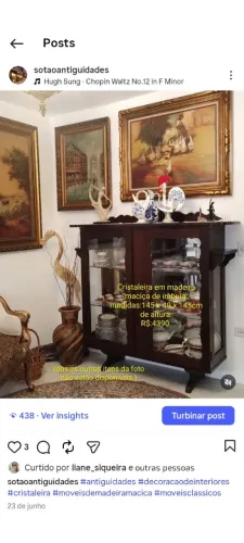 Cristaleira antiga em Imbuia maciça descrição na foto