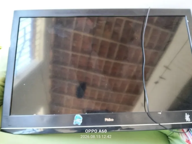 Vendo uma tv para tirar peça