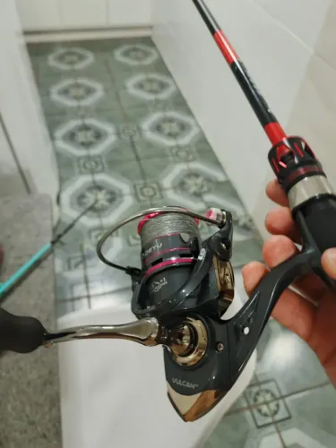 Vendo kit vara e molinete pesca 