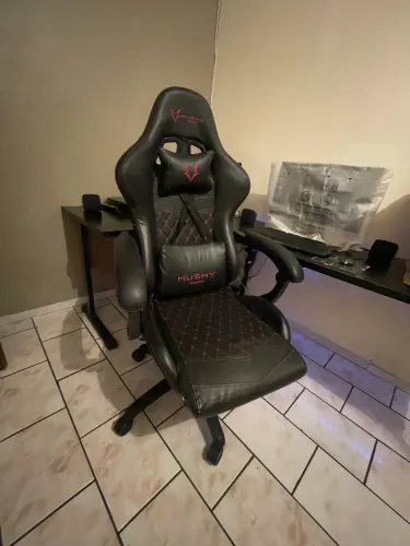Cadeira gamer , pouco usada .