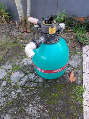Filtro para piscina usado.