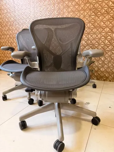 Cadeira herman miller aeron B semi completa em perfeito estado