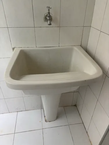 Tanque de louça com coluna
