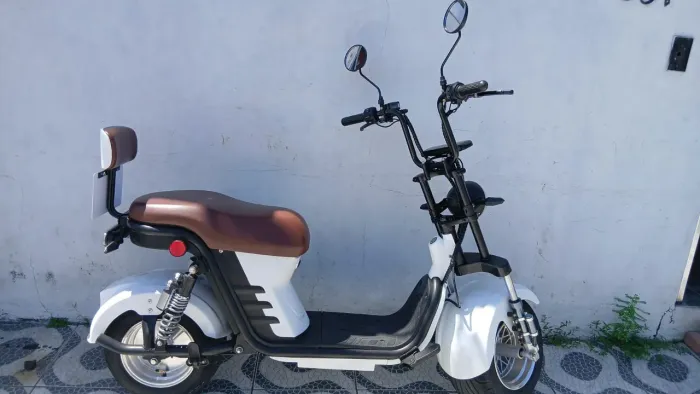 Motocicleta completa em otimo estado