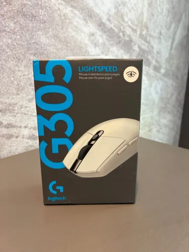 Mouse Gamer Sem Fio Logitech G305 Lightspeed na cor branca.