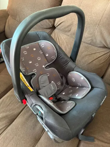Carrinho de bebê Cosco Wizze + Bebê conforto Cosco Wizze + Base para instalação no carro