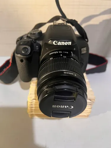 Canon EOS Rebel T5i (700D) + 18-55mm ? 20 mil cliques