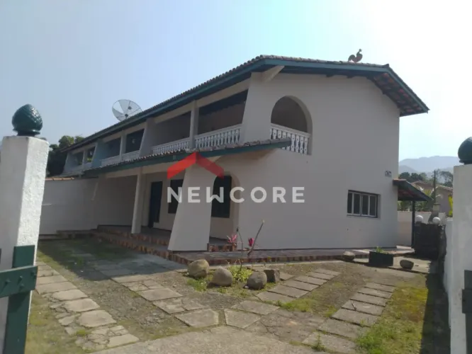 Casa em Rua Antônio Cruz de Amorim - Maranduba - Ubatuba/SP