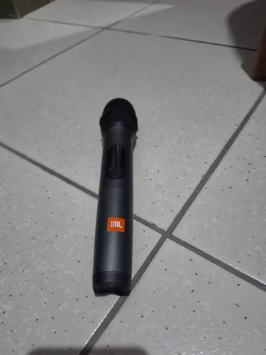 Microfone e alça para caixa Jbl seminovo pouco usado