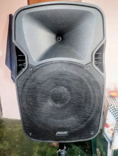 Vende se caixa da frahm som potente pra sua festa