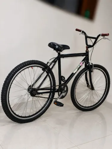 Bicicleta aro 26 preta, tem conversa no valor.