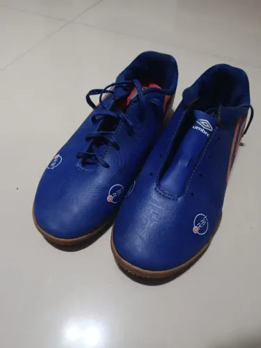 Chuteira de futsal (Umbro) USADA, número 41