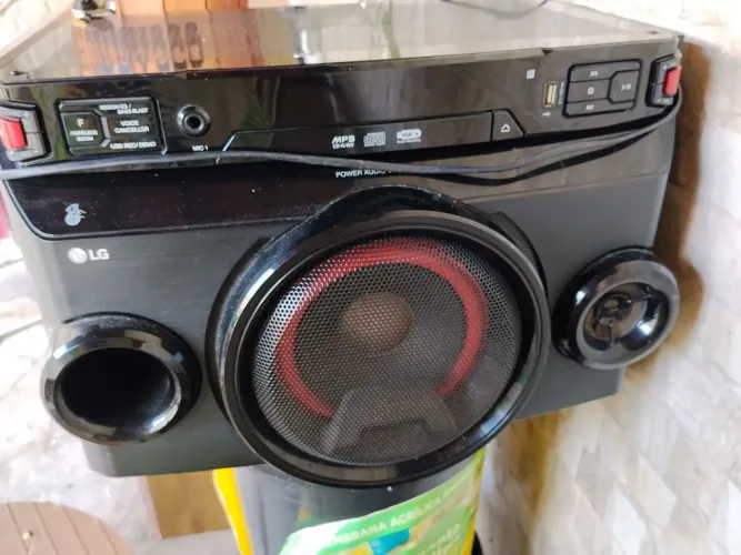 Som semi novo LG