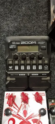 Pedaleira Zoom G1FOUR em ótimo estado