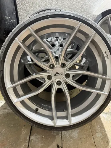 RODA ARO 20 com pneus