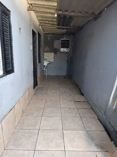 Alugo casa de fundos