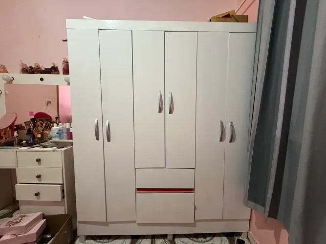 Guarda roupa pequeno