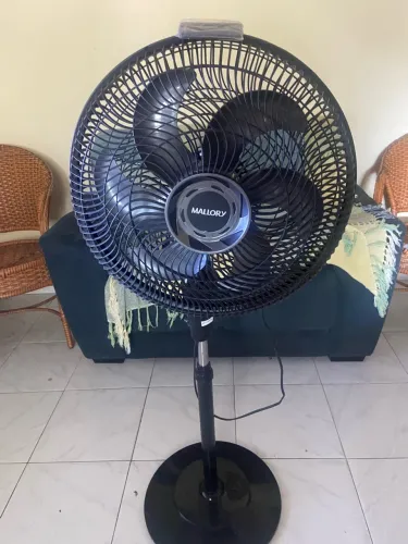 Vendo esse lindo ventilador da marca Marroly com controle remoto