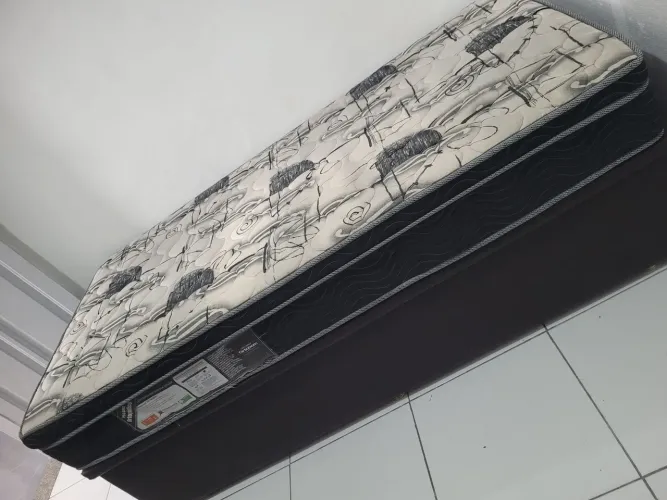 Cama box baú solteiro completa 900,00