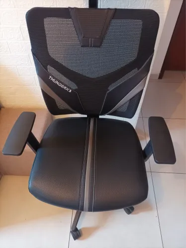 Cadeira ergonômica Thunder X3 (troco em celular de meu interesse)