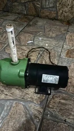 Bom aspirante 1/2. Pouquíssimo usado. Usado somente pra tirar ar do sistema da casa.
