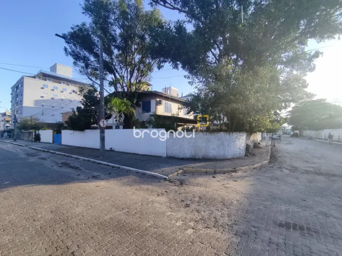 BROGNOLI VENDE - TERRENO COM 495m² LOCALIZADO NA PRAIA CANASVIEIRAS.