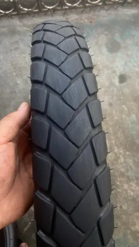 Pneu 80-90-21 marca metzeler