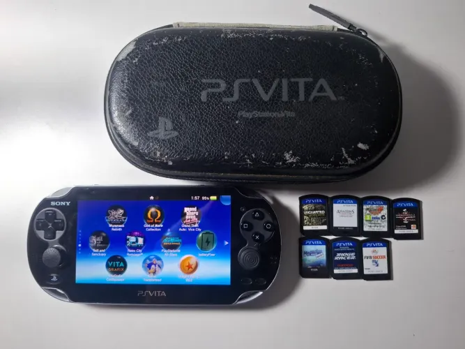 PS Vita OLED (PCH-1000) Desbloqueado + SD2Vita 32GB + 7 Jogos Físicos + Case